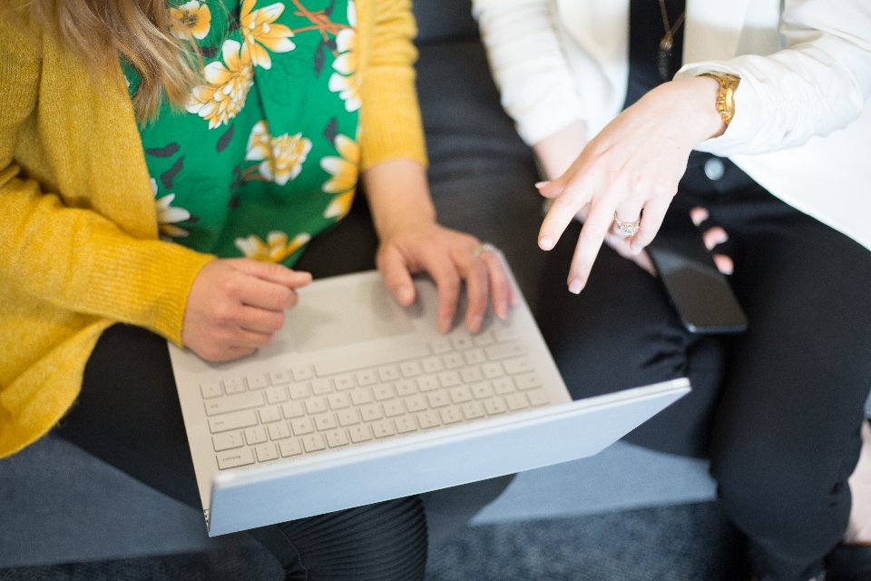 SaaS marketing team working together on a link building strategy